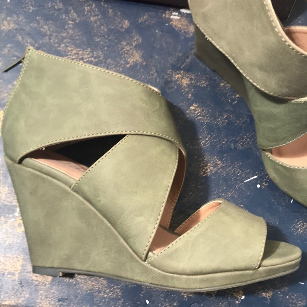 NEW Michael Antonio Green Wedge Shoe 7.5